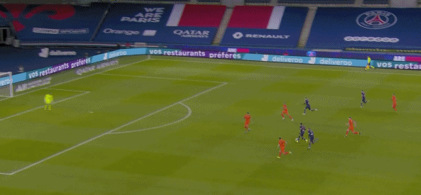  巴黎圣日耳曼主场大胜领跑积分榜  